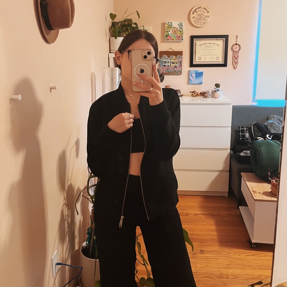 Everlane black bomber jacket